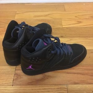Women’s Nike Jordan’s - Black with maroon - 9Y
